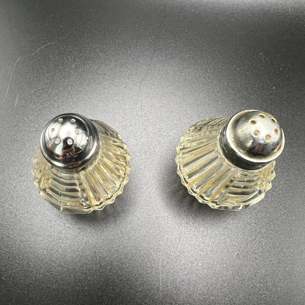 Vintage Anchor Hocking Clear Glass Salt and Pepper Shakers Chrome Tops - Picture 3 of 10